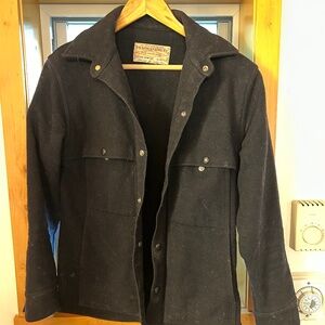 CC Filson Rare Vintage Mackinaw Wool Cape Coat Jacket in Navy (sz S)